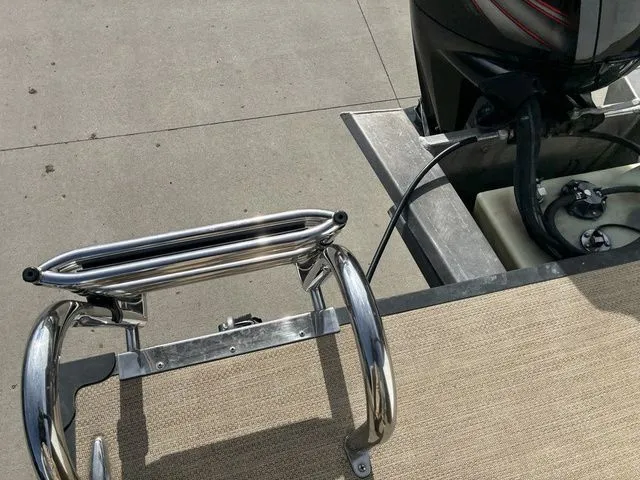 Slide: The Image of Larson Escape 2200 RT 2015 - 28