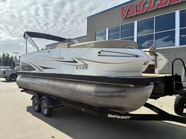 Slide: The Image of Larson Escape 2200 RT 2015 - 3