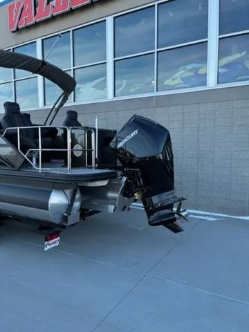 Slide: The Image of Bennington M Fish & Cruise 24 MS 2026 - 5