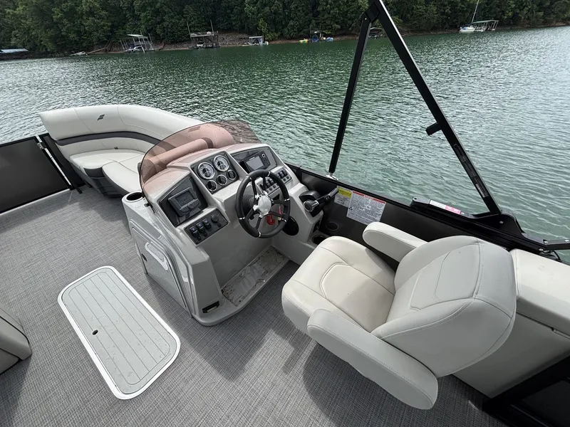 Slide: The Image of Interior of a 2025 Starcraft EXS 3 Q DH boat. - 5