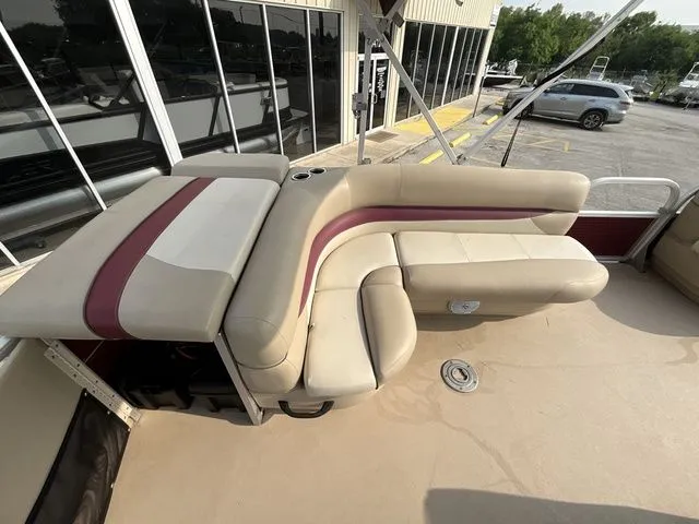 Slide: The Image of Sun Tracker Party Barge 24 XP3 2018 - 16