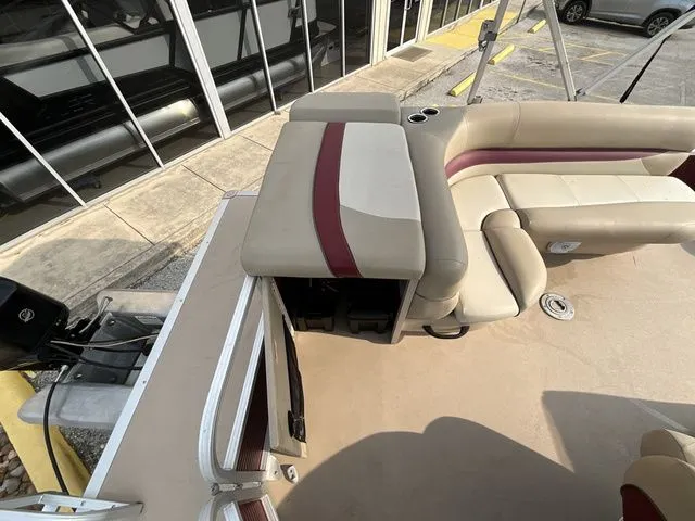 Slide: The Image of Sun Tracker Party Barge 24 XP3 2018 - 18