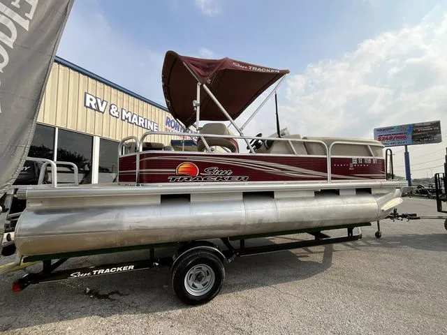 Slide: The Image of Sun Tracker Party Barge 24 XP3 2018 - 3