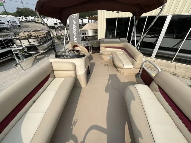 Slide: The Image of Sun Tracker Party Barge 24 XP3 2018 - 7