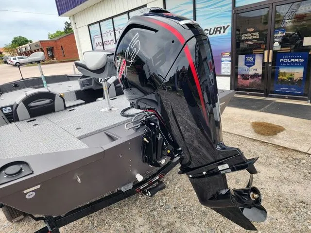 Slide: The Image of Smoker Craft Viper 175 Pro 2026 - 6