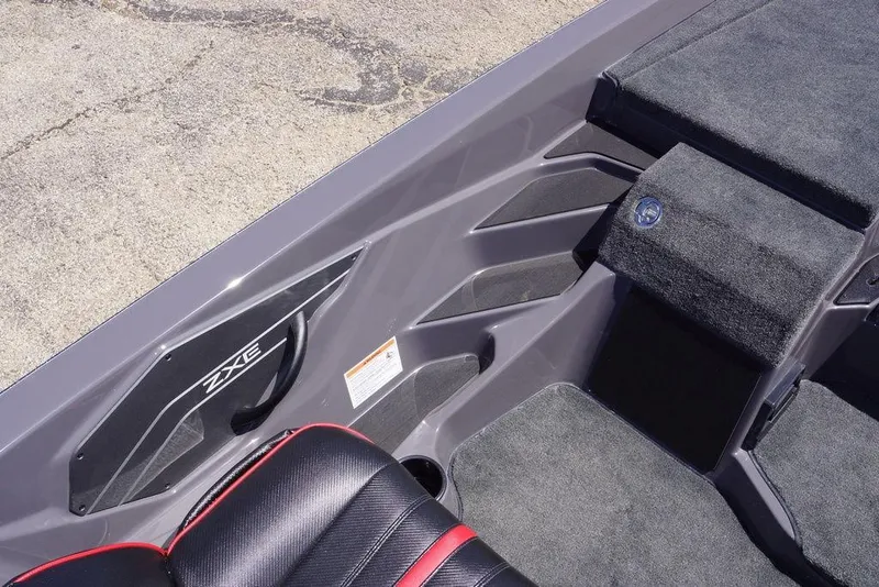 Slide: The Image of Interior of 2026 Skeeter ZXE21 boat with sleek design and comfortable seating. - 18