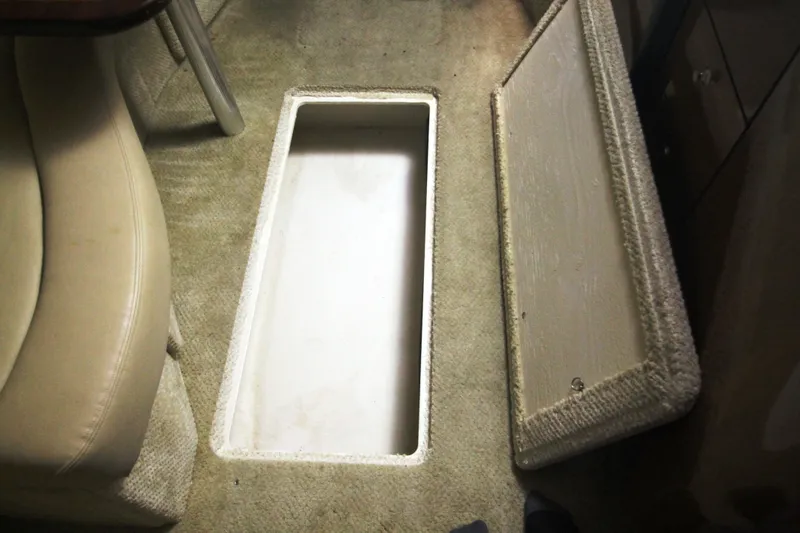 Slide: The Image of Large Floor Compartment in Salon - 41