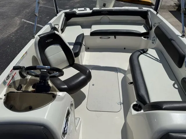 Slide: The Image of Stingray 182 SC 2019 - 10