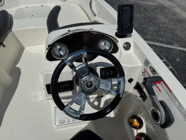 Slide: The Image of Stingray 182 SC 2019 - 8