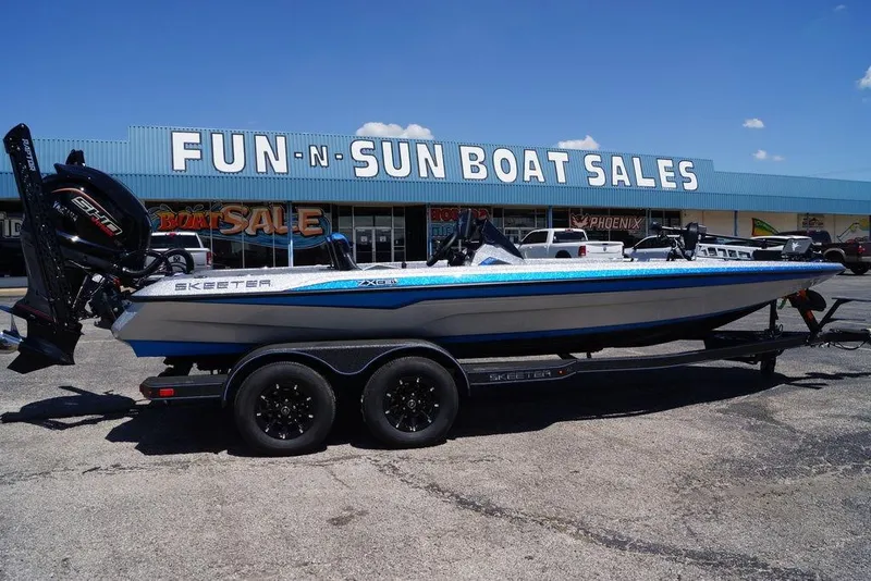 The Image of 2026 Skeeter ZXE21 boat at Fun-N-Sun Boat Sales dealership. - 1