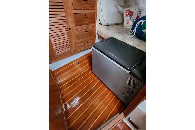 Slide: The Image of 1998 Catalina 42 MkII sailboat deck with rigging and winches. - 10