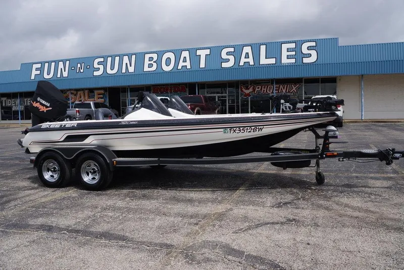 The Image of 2013 Skeeter ZX190 boat on trailer at Fun-N-Sun Boat Sales dealership. - 1