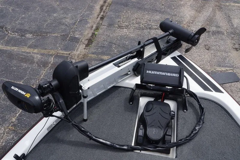 Slide: The Image of 2013 Skeeter ZX190 boat with Minn Kota trolling motor and Humminbird fish finder. - 18
