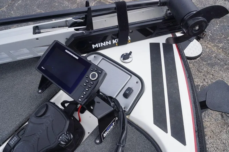 Slide: The Image of 2013 Skeeter ZX190 boat with Minn Kota trolling motor and Humminbird fish finder. - 19