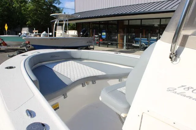 Slide: The Image of Pioneer 180 Islander 2026 - 10