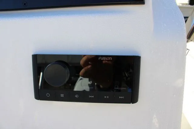 Slide: The Image of Pioneer 180 Islander 2026 - 16