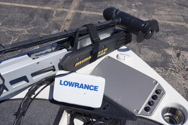 Slide: The Image of 2019 Ranger Z185 boat with Lowrance electronics and Minn Kota trolling motor. - 22