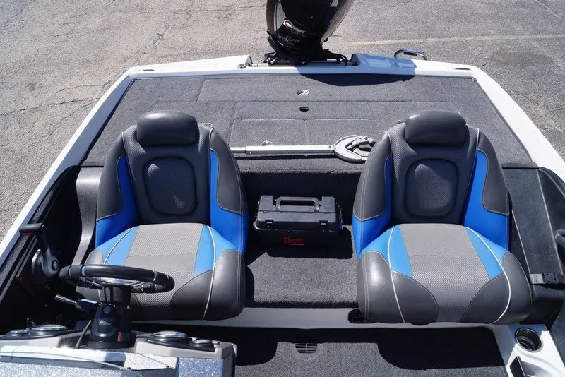 Slide: The Image of 2019 Ranger Z185 boat interior with dual blue and gray seats. - 9