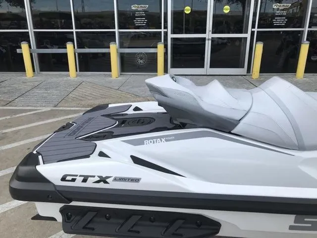 Slide: The Image of Sea-Doo GTX 2024 - 18