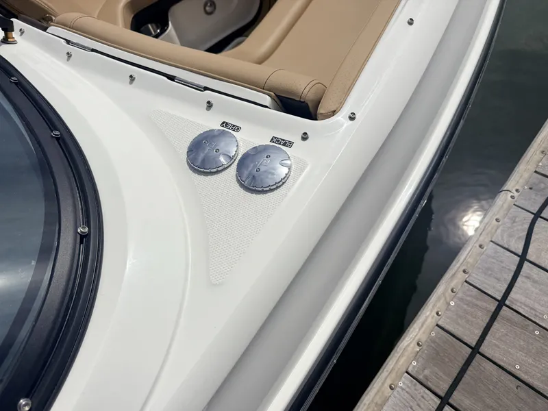 Slide: The Image of Sea Ray SLX 260 Outboard 2027 - 32