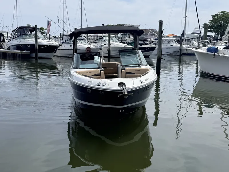 Slide: The Image of Sea Ray SLX 260 Outboard 2027 - 6