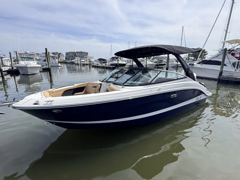 Slide: The Image of Sea Ray SLX 260 Outboard 2027 - 9