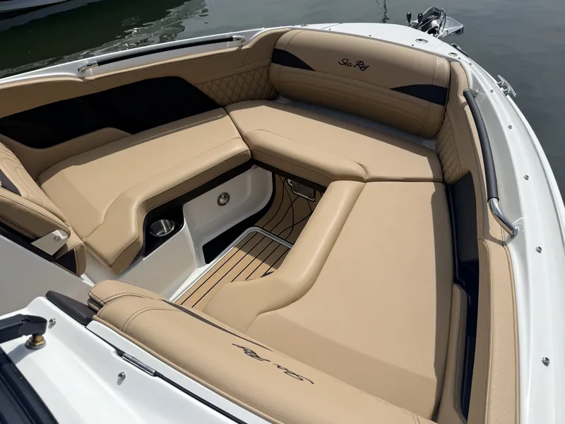 Slide: The Image of Sea Ray SLX 260 Outboard 2027 - 33