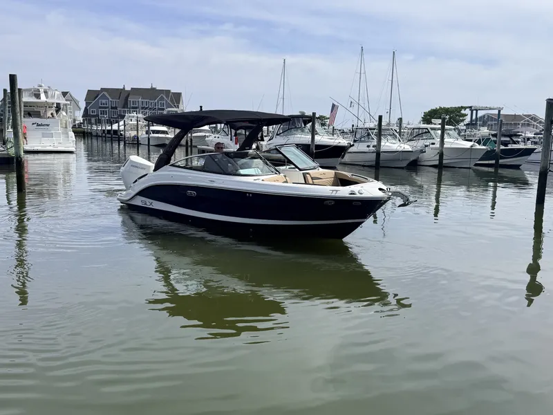 Slide: The Image of Sea Ray SLX 260 Outboard 2027 - 3