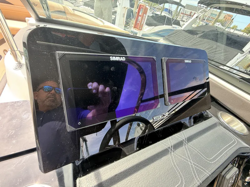 Slide: The Image of Sea Ray SLX 260 Outboard 2027 - 22