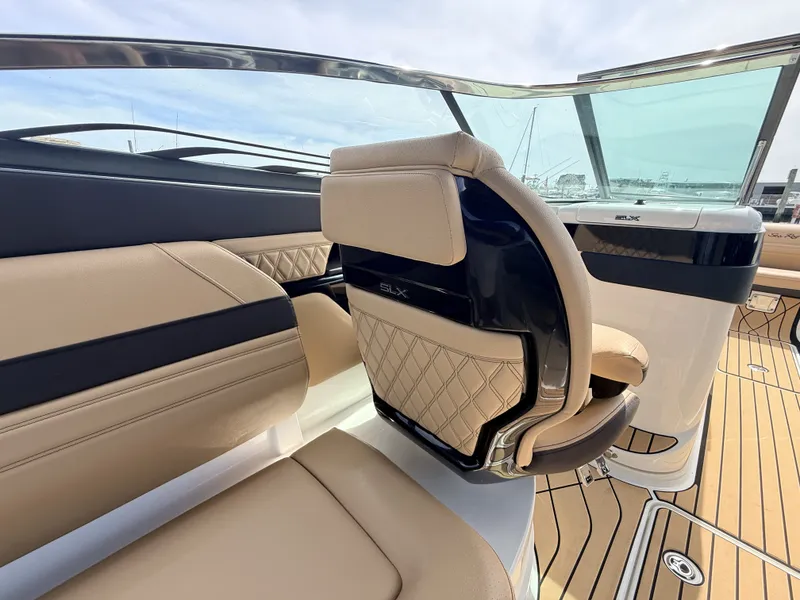 Slide: The Image of Sea Ray SLX 260 Outboard 2027 - 17