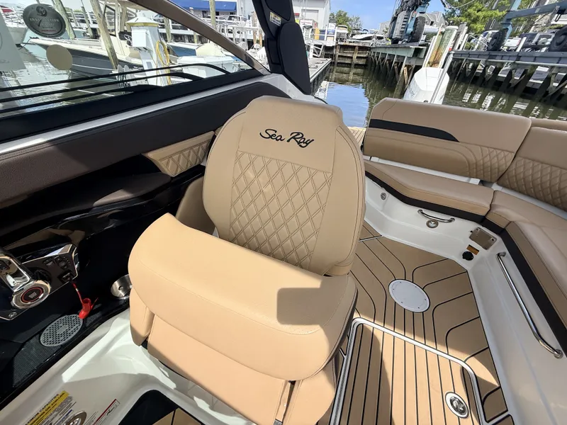 Slide: The Image of Sea Ray SLX 260 Outboard 2027 - 20