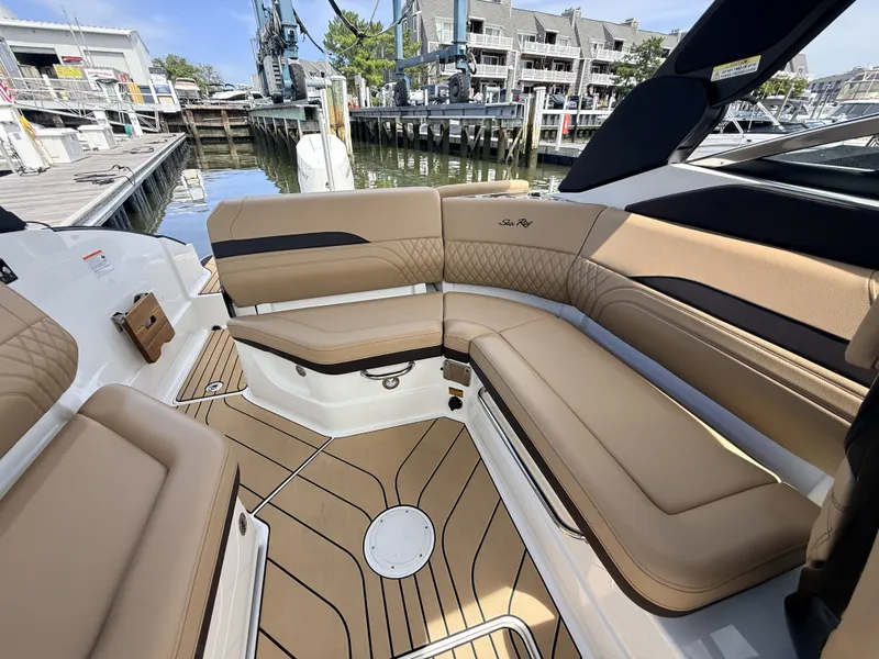 Slide: The Image of Sea Ray SLX 260 Outboard 2027 - 13