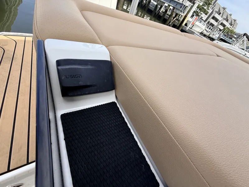 Slide: The Image of Sea Ray SLX 260 Outboard 2027 - 12