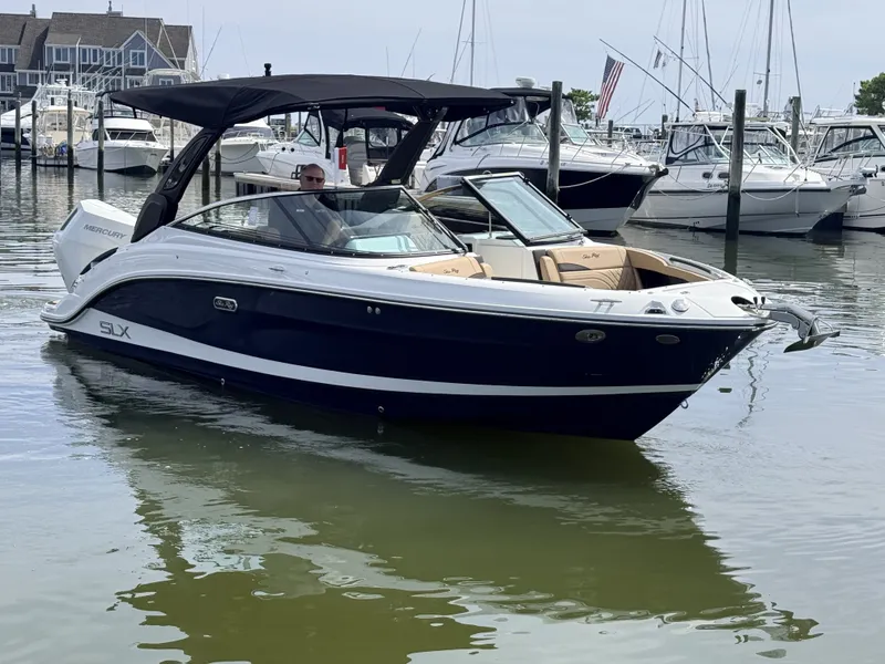 Slide: The Image of Sea Ray SLX 260 Outboard 2027 - 4