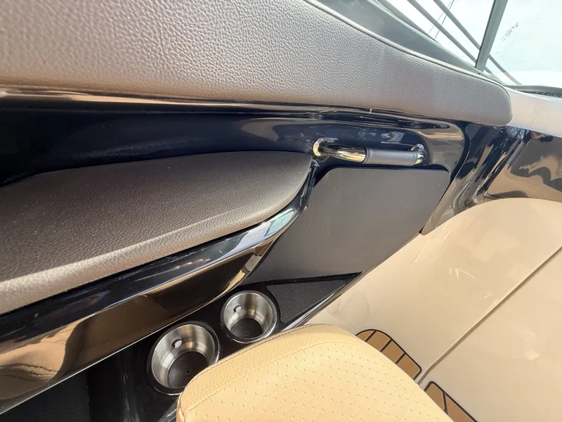 Slide: The Image of Sea Ray SLX 260 Outboard 2027 - 23