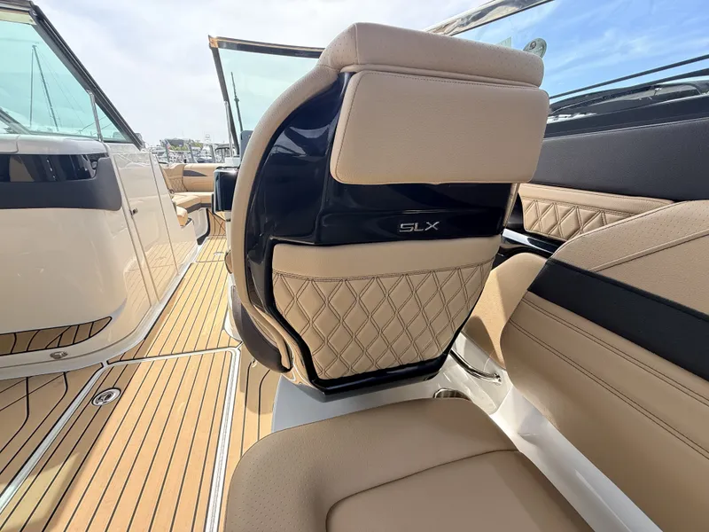 Slide: The Image of Sea Ray SLX 260 Outboard 2027 - 19