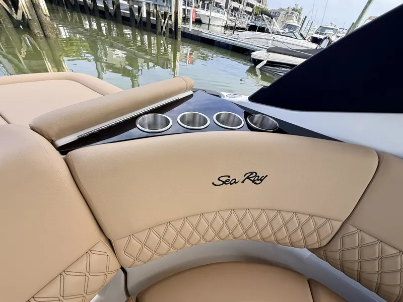 Slide: The Image of Sea Ray SLX 260 Outboard 2027 - 15