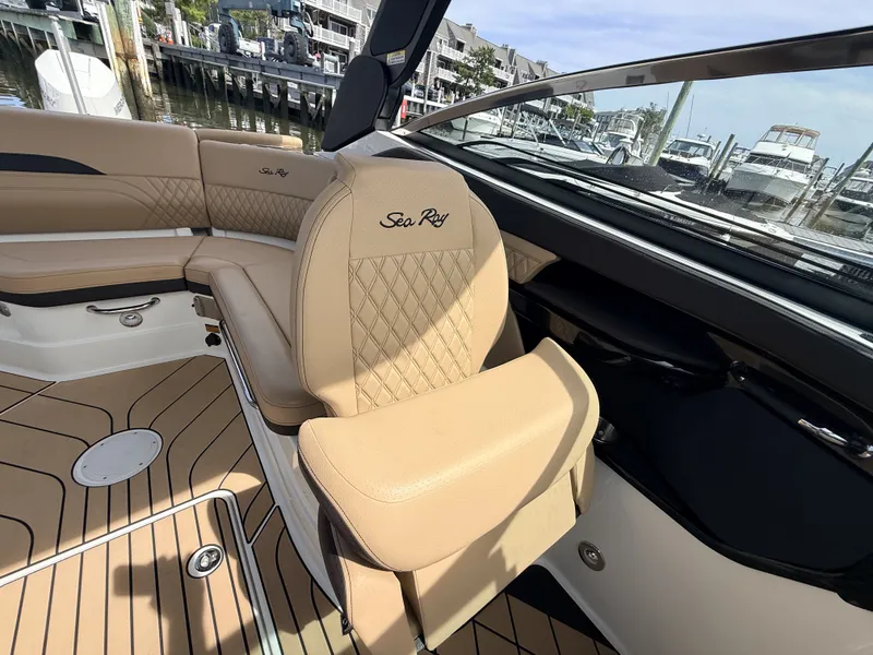 Slide: The Image of Sea Ray SLX 260 Outboard 2027 - 18