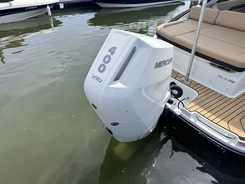 Slide: The Image of Sea Ray SLX 260 Outboard 2027 - 10