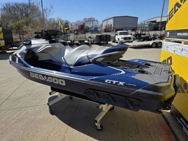 Slide: The Image of Sea-Doo GTX Limited 300 Blue Abyss 2023 - 13