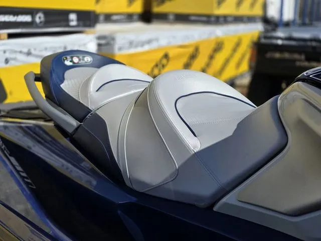 Slide: The Image of Sea-Doo GTX Limited 300 Blue Abyss 2023 - 14