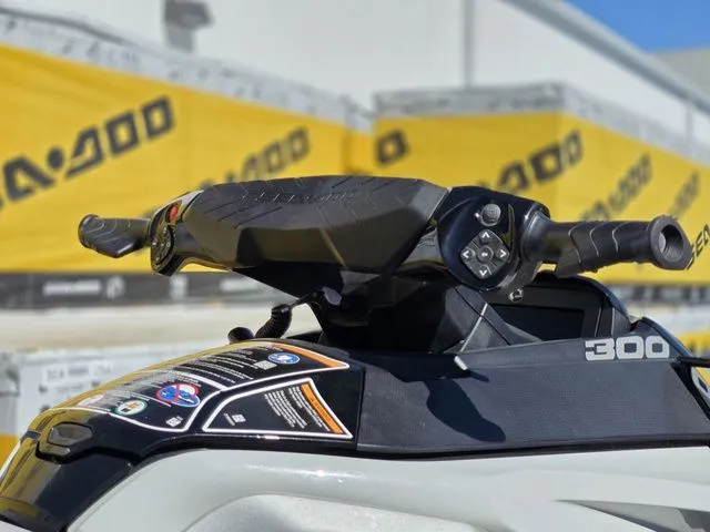 Slide: The Image of Sea-Doo GTX Limited 300 Blue Abyss 2023 - 8