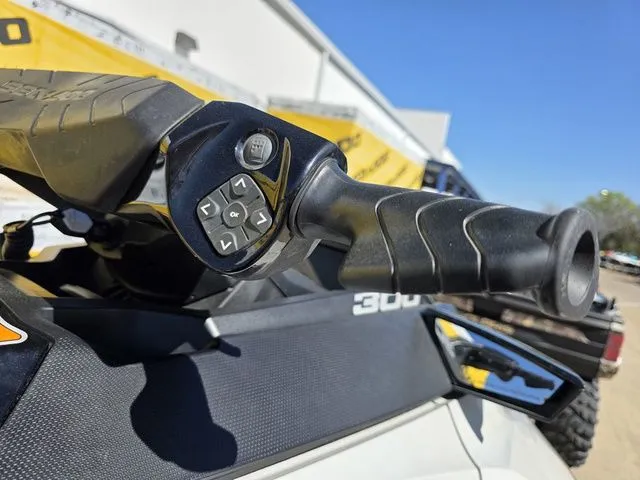 Slide: The Image of Sea-Doo GTX Limited 300 Blue Abyss 2023 - 9