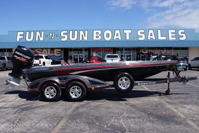 The Image of 2018 Ranger Z519 boat at Fun-N-Sun Boat Sales dealership, featuring Mercury Pro XS engine. - 1