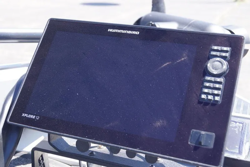 Slide: The Image of Humminbird Xplore 12 fishfinder on 2018 Ranger Z519 boat dashboard. - 10