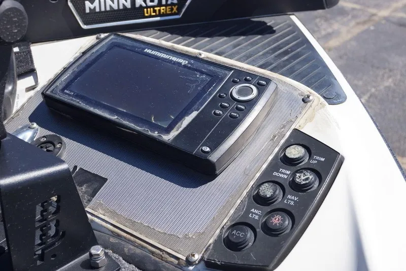 Slide: The Image of 2018 Ranger Z519 boat console with Humminbird display and Minn Kota Ultrex controls. - 21