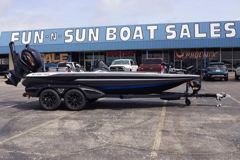 The Image of 2026 Skeeter FXR20 PRO boat at Fun-N-Sun Boat Sales dealership. - 1