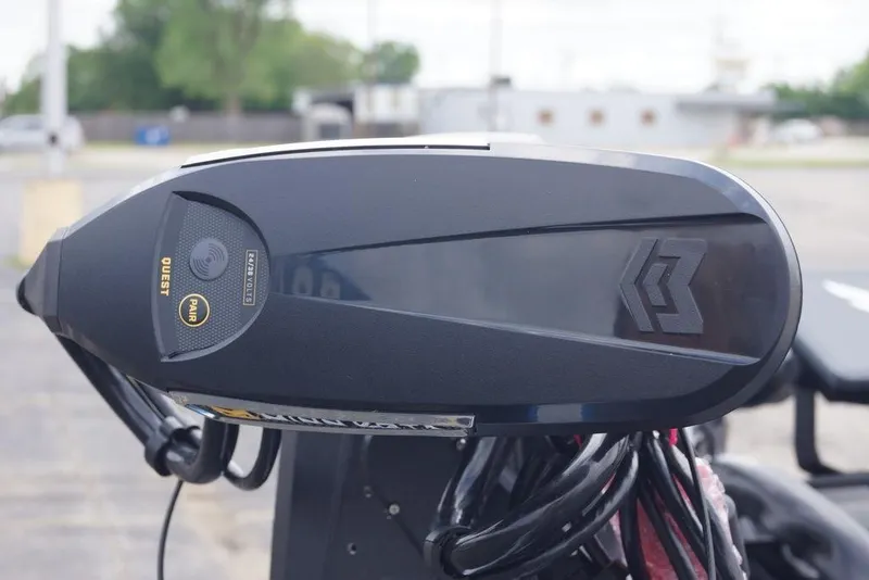 Slide: The Image of 2026 Skeeter FXR20 PRO boat motor with advanced control panel. - 23