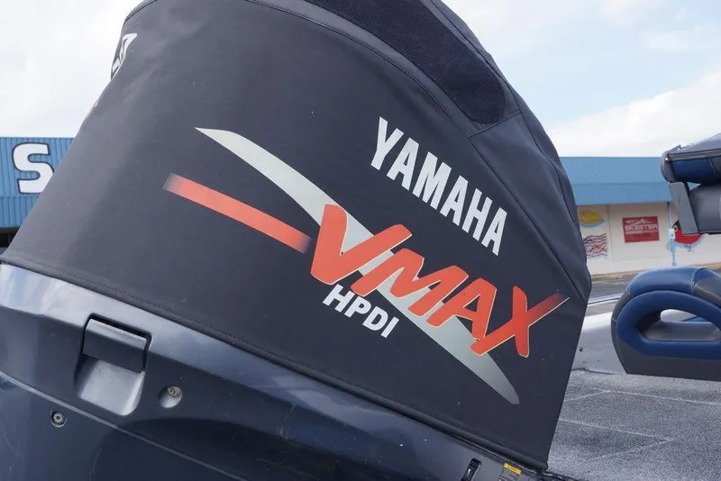 Slide: The Image of Yamaha VMAX HPDI engine on a 2007 Skeeter SL 210 boat, outdoor display. - 12