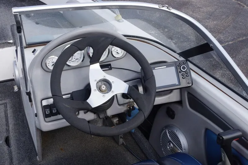 Slide: The Image of 2007 Skeeter SL 210 boat dashboard with steering wheel and navigation system. - 19